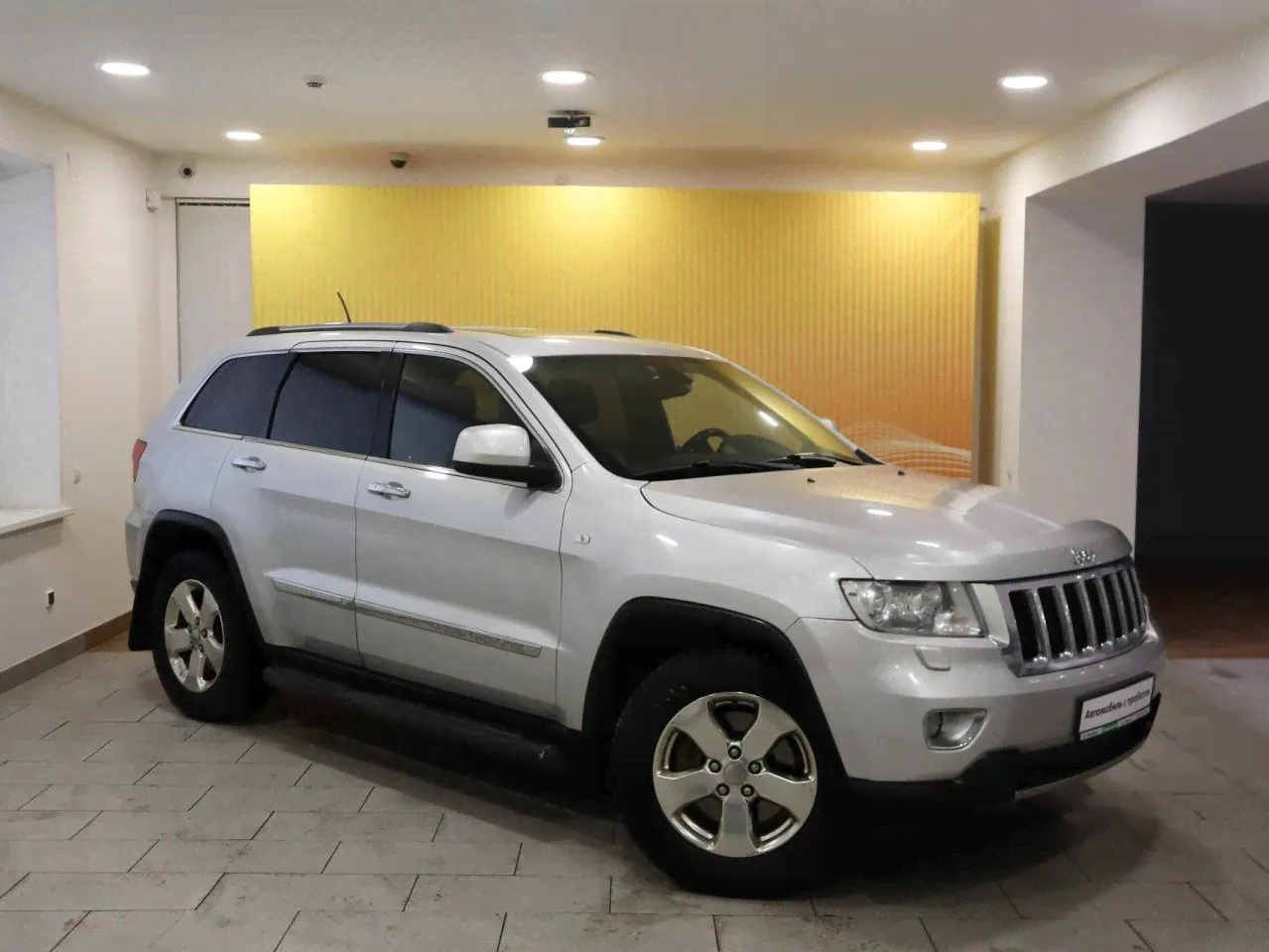 Jeep Grand Cherokee, Внедорожник 5 дв. серебристый